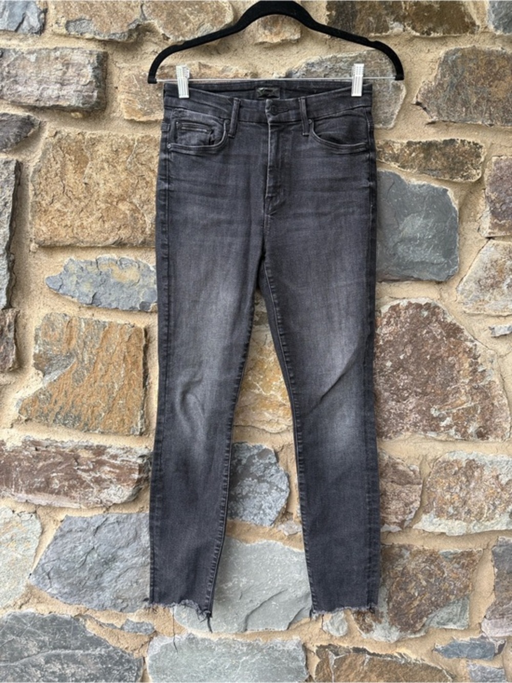 MOTHER The Stunner Ankle Fray jeans in a dark grey size 25